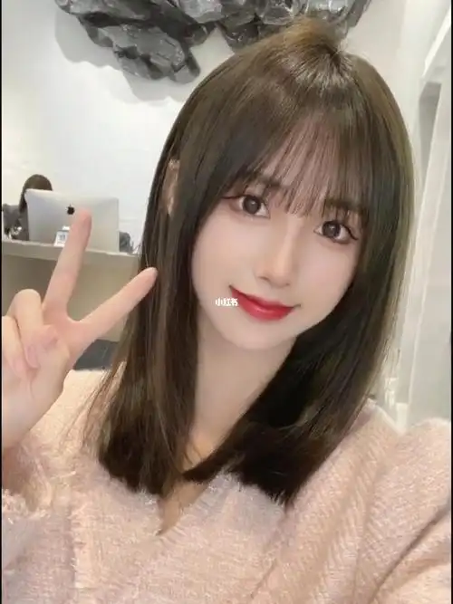 锁骨发女生不能错过的减龄发型显小显白发色