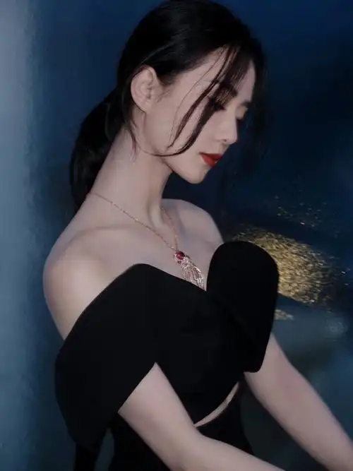 刘诗诗东方美貌##qeelin品牌代言人刘诗诗##giorgio armani privé