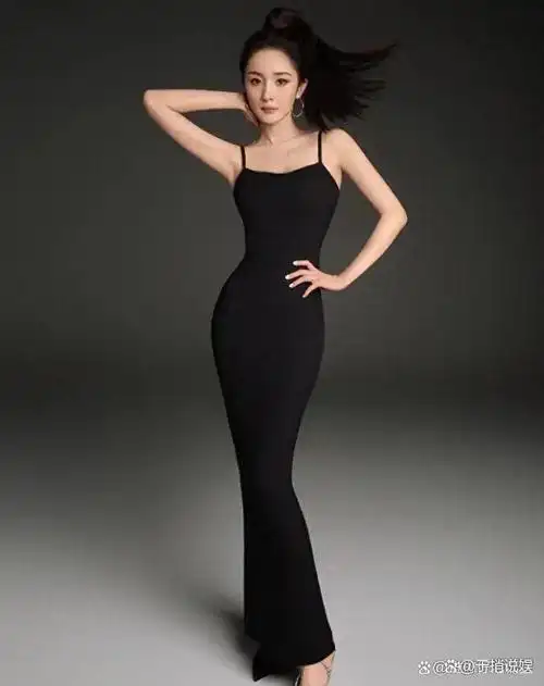 杨幂以一挑四维密新广告杨幂大秀马甲线奚梦瑶腰粗何穗很白