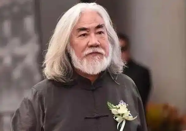 张纪中曾在《射雕英雄传》《天龙八部》《神雕侠侣》担任制片人获得多