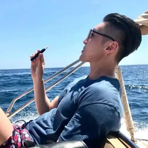 有品位的男生头像 / 成熟稳重头像/ 头像 / 男生头像