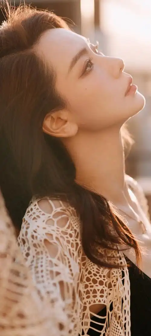 美女系列壁纸第1143期——戚薇风采闪耀2024