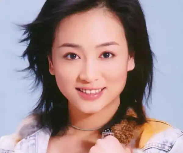 歌手涓子个人资料-她是黄磊学生,出道22年不温不火,嫁入豪门后,今成