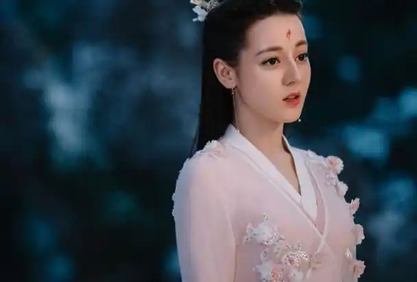 事实证明31岁的定毯神针迪丽热巴终于上道了