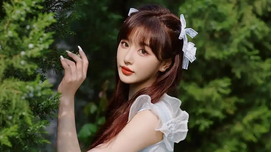 护眼 清纯美女孔雪儿壁纸