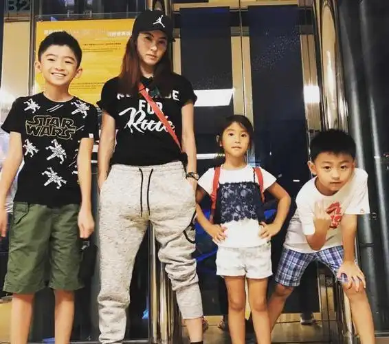 恭喜儿女双全!张柏芝四胎月子餐照片曝光,谢霆锋带走儿子引关注