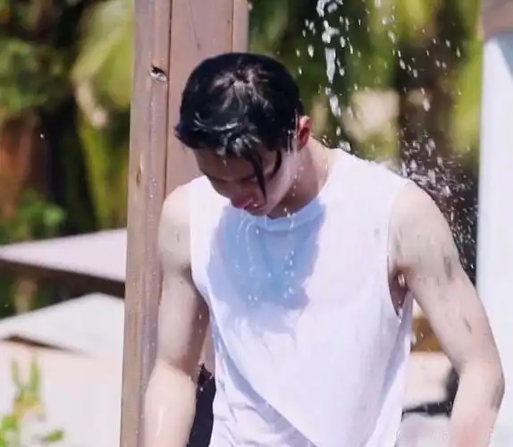 王一博无袖黑背心##王一博长空之王