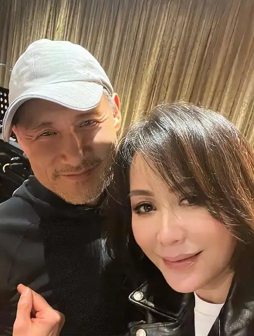 刘嘉玲张学友私下聚会,歌神真的老了-度小视