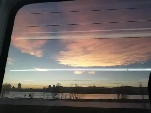 高铁上的窗子即景
