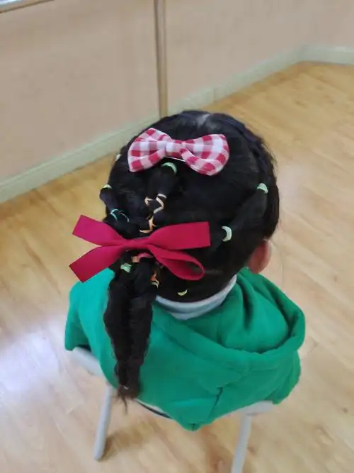 美丽从"头"开始普光教育金色摇篮教师梳小辫比赛美丽来袭