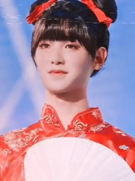 谁是你心中的旗袍美人##黄明昊看苍兰诀吻戏reaction