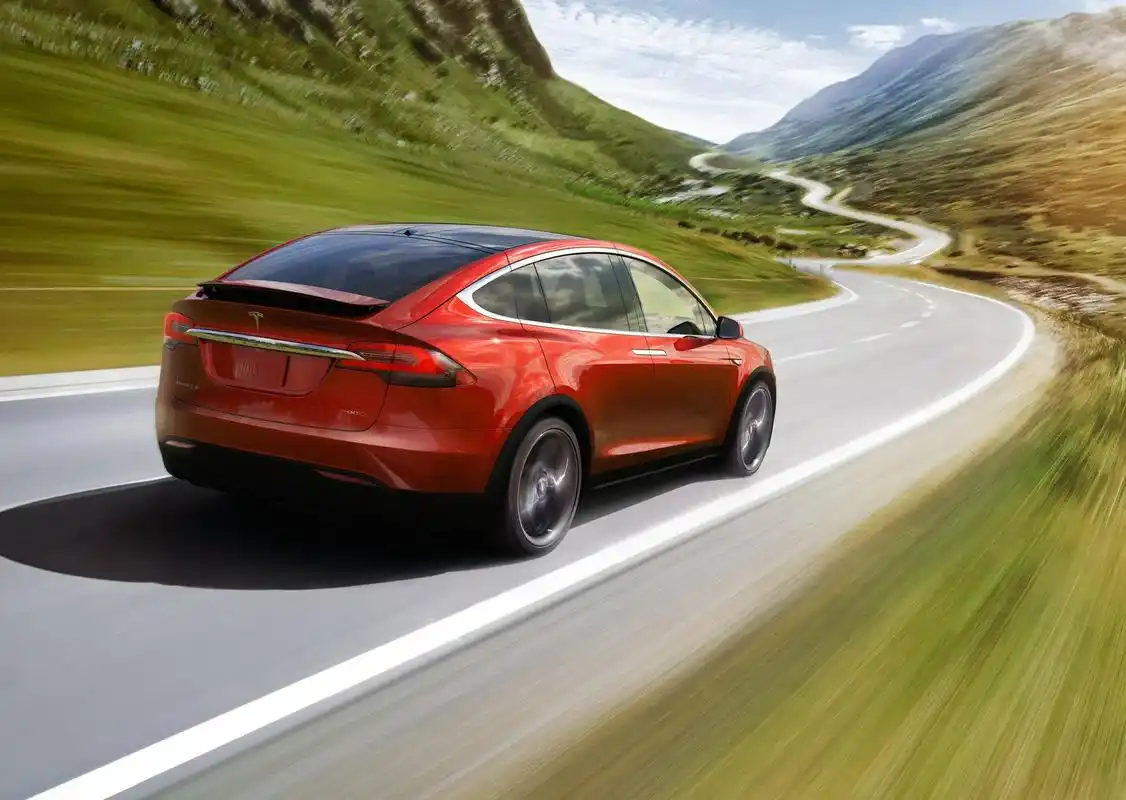 特斯拉在华首推限量版signature red model x
