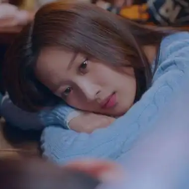 经典电视剧情头高清一左一右的经典电视剧情侣头像图片