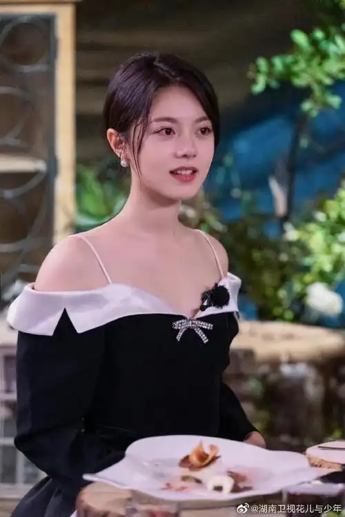 赵今麦花儿与少年收官夜剧照