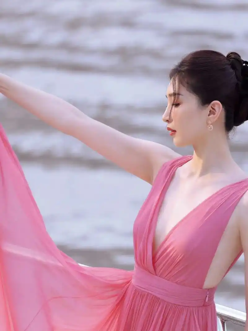 江疏影的粉色旧照!内娱能称之为艳妇的除了她还有谁?