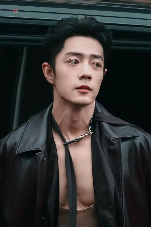 肖战这胸肌##肖战领口一年比一年低