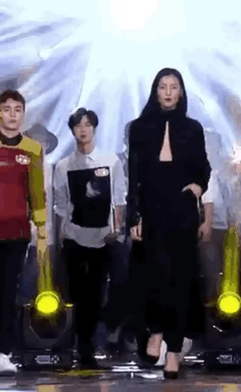 维密超模刘雯做客《天天向上》,节目组特意安排王一博,曾舜晞,彭昱畅