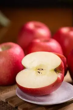 切开的苹果图片