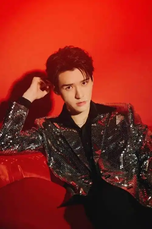 龚俊爱成都迎大运演唱会官宣##爱成都迎大运与青春同行演唱会