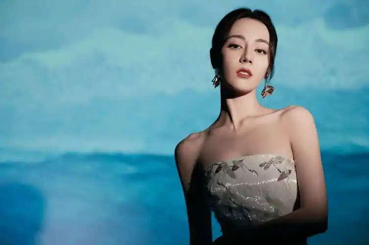 这身材看多少遍才能够!女神迪丽热巴,完美曲线真是绝了!