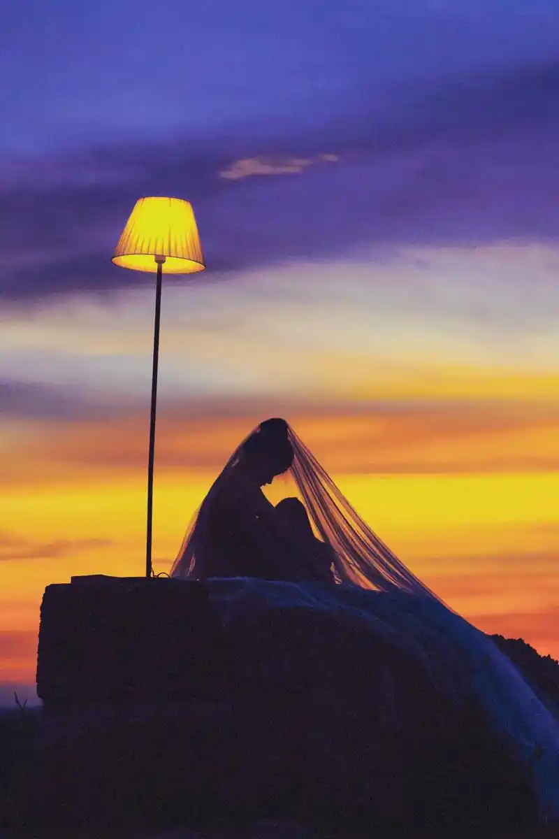 一个人的黄昏独舞.#落日余晖映晚霞一抹夕阳美如画 #人像摄影 - 抖音