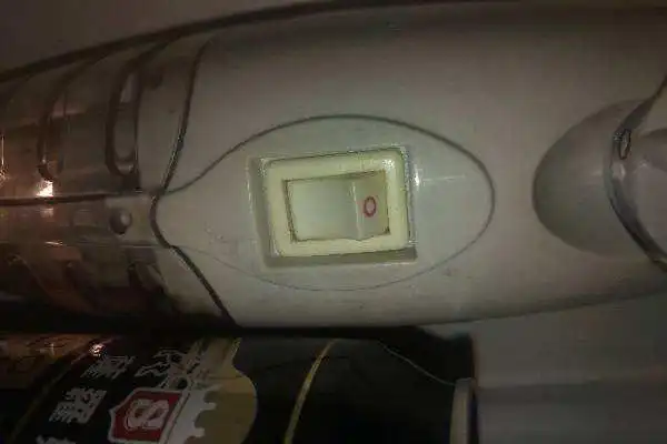 小冰箱内的"小开关"干什么用的?