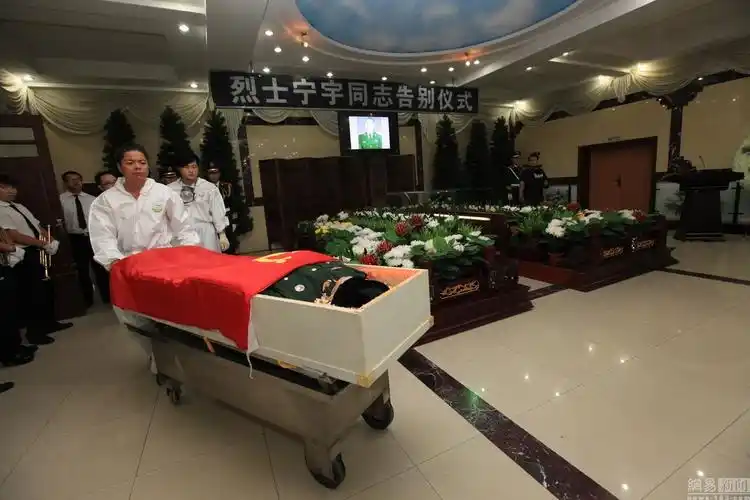 天津爆炸牺牲消防员遗体告别仪式举行