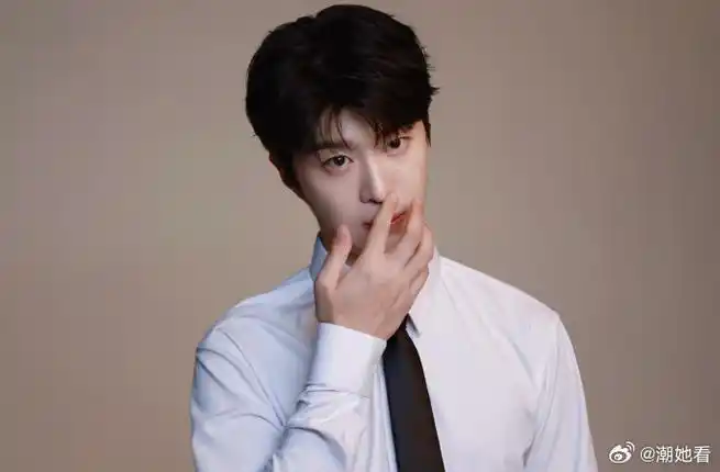 范丞丞衬衫领带a感##范丞丞碎盖微分发型