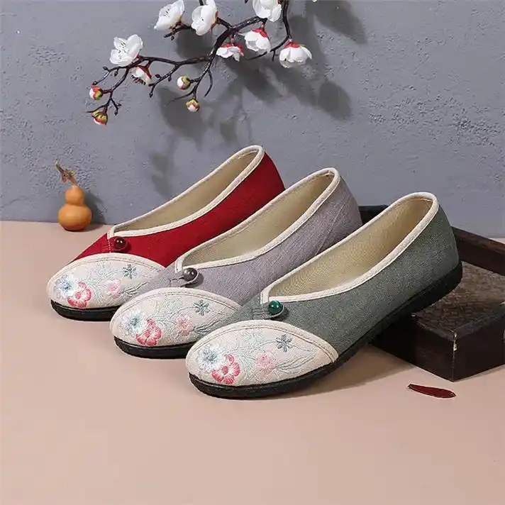 很舒适的一双软底布鞋#民族风 #手工布鞋 #老北京布鞋 @d - 抖音