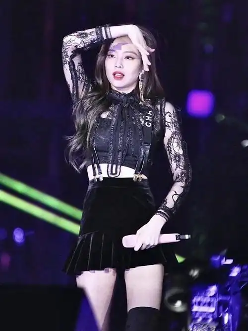 jennie成人间香奈儿,却被吐槽鲶鱼脸小猫眼