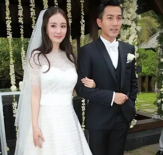 网友曝刘恺威新恋情,称偶遇其与女友散步,当事人暂未回应|杨幂|婚纱照