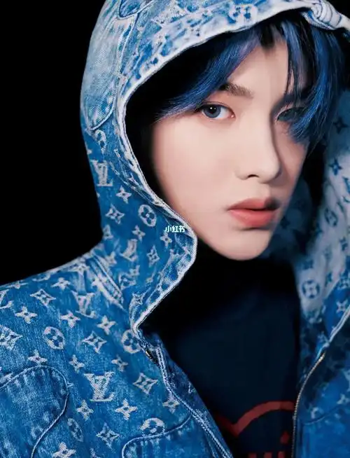 蓝发黄明昊绝绝子