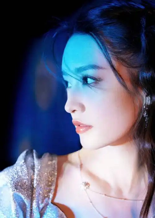 李沁光影写真大片妆容精致甜美可人_电视剧_获得了_中国