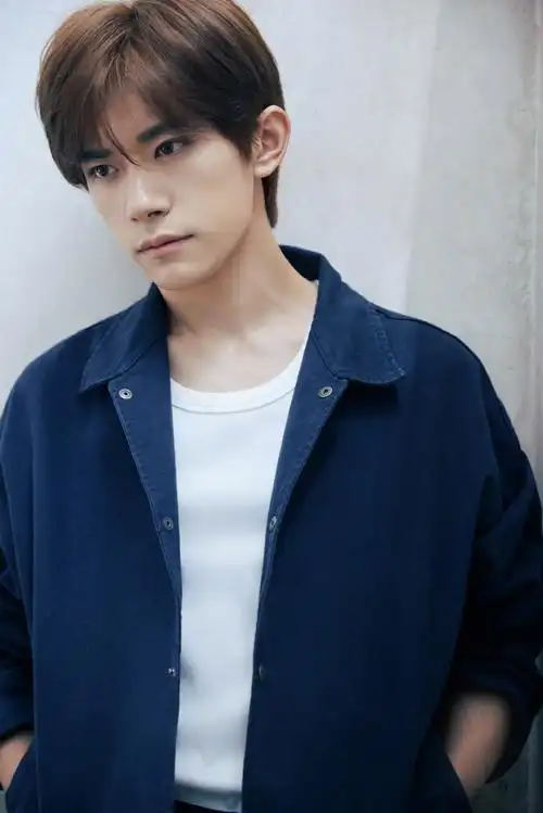 易烊千玺 阿玛尼