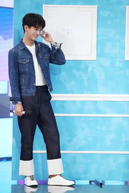 《快乐大本营》熊梓淇再现神技能文艺汇演创意满分