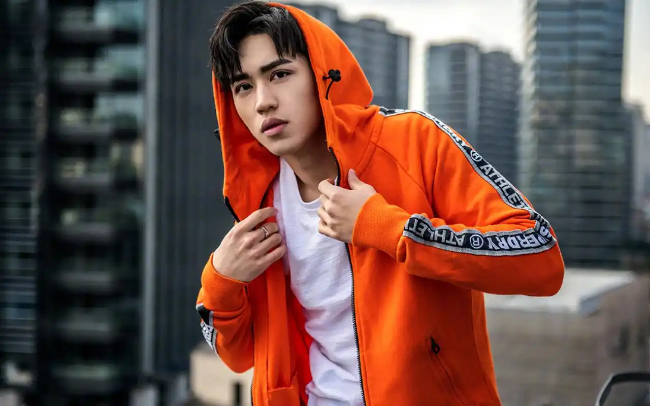 许魏洲帅气有型时尚写真图片桌面壁纸