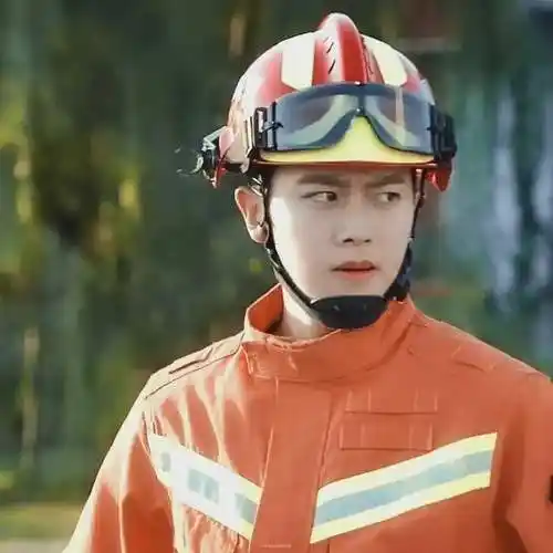 任嘉伦蓝焰突击与君同时播出一半是海水一半是火焰