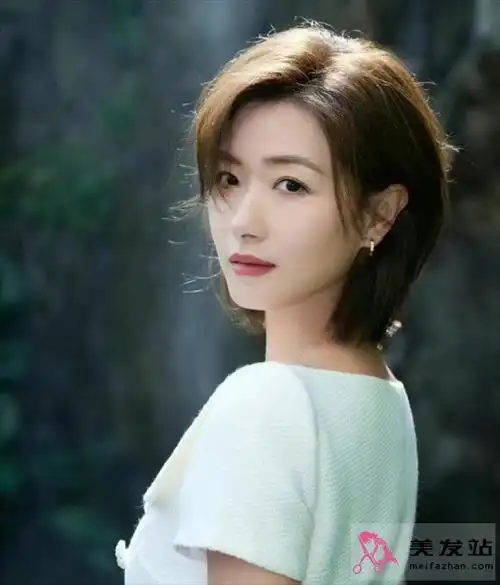 职场女生发型范本 短发女生也可很飒