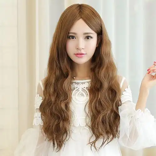 留长发的妹子千万不要错过一款气质的小波浪长发,头发烫成小弧度的