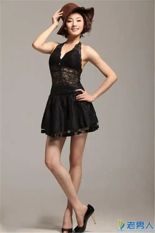 不少网友发现在网上都查不到刘芊含的年龄,只知道她是11月24日的生日