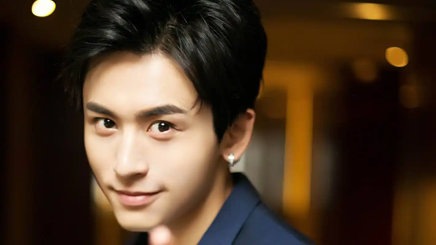 小鲜肉张哲瀚帅气写真高清电脑壁纸高清大图预览1920x1080_大陆明星