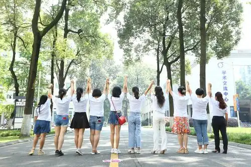 其它 电子科大9502毕业20年同学会 写美篇背影都这么好看