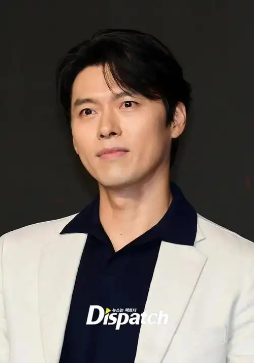 玄彬最新亮相幸福肥!穿白色西装参加发布会,胖一点后更帅气了