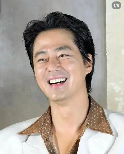 大家好,今天我要给大家带来一个令人捧腹大笑的话题:韩国男明星赵寅成