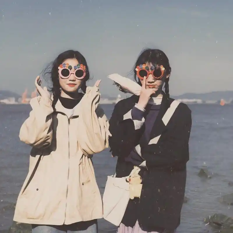 森系闺蜜头像:我爱春天草长莺飞,你爱都市马龙车水!