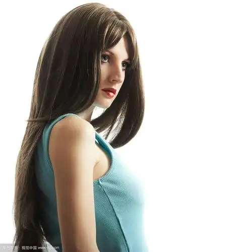 栗色头发的年轻性感女人的肖像