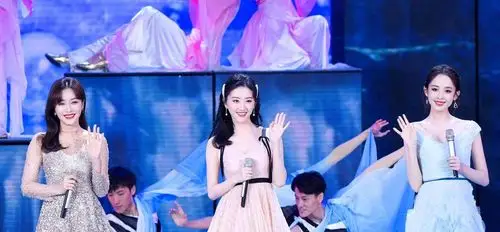 秦岚,景甜,古力娜扎同框比美,仅因一个细节,高下立见!