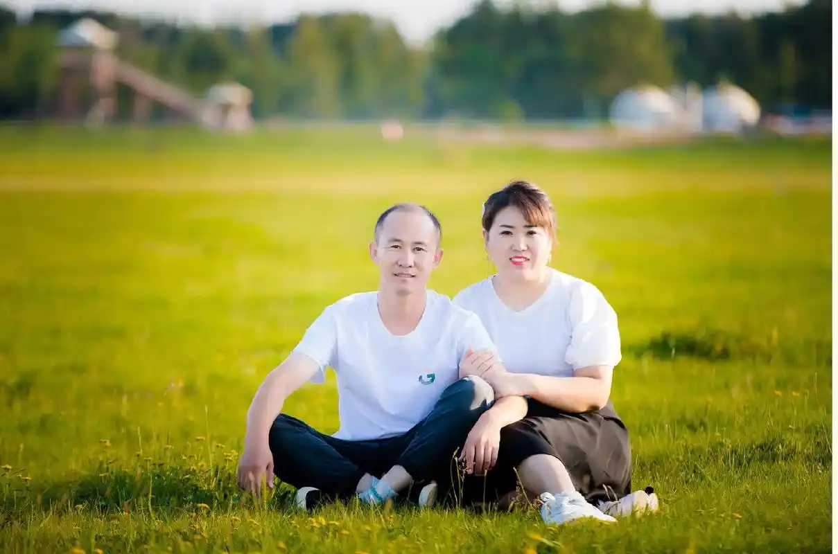 夫妻是一辈子的情人.夫妻才是一辈子的情人,老公是左手,老婆是 - 抖音