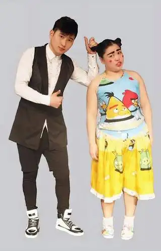 更是她的拿手好戏这么可爱又接地气的优秀二人转演员小黄飞12月31日晚