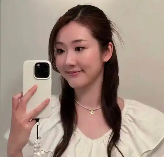 tvb知名甜美花旦暂别娱乐圈,身材变圆润依旧甜美_邓佩仪_加拿大_演技